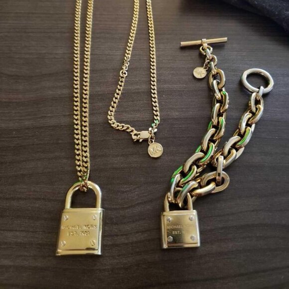 MICHAEL KORS BRACELET & NECKLACE SET with Pouch - Picture 2 of 5